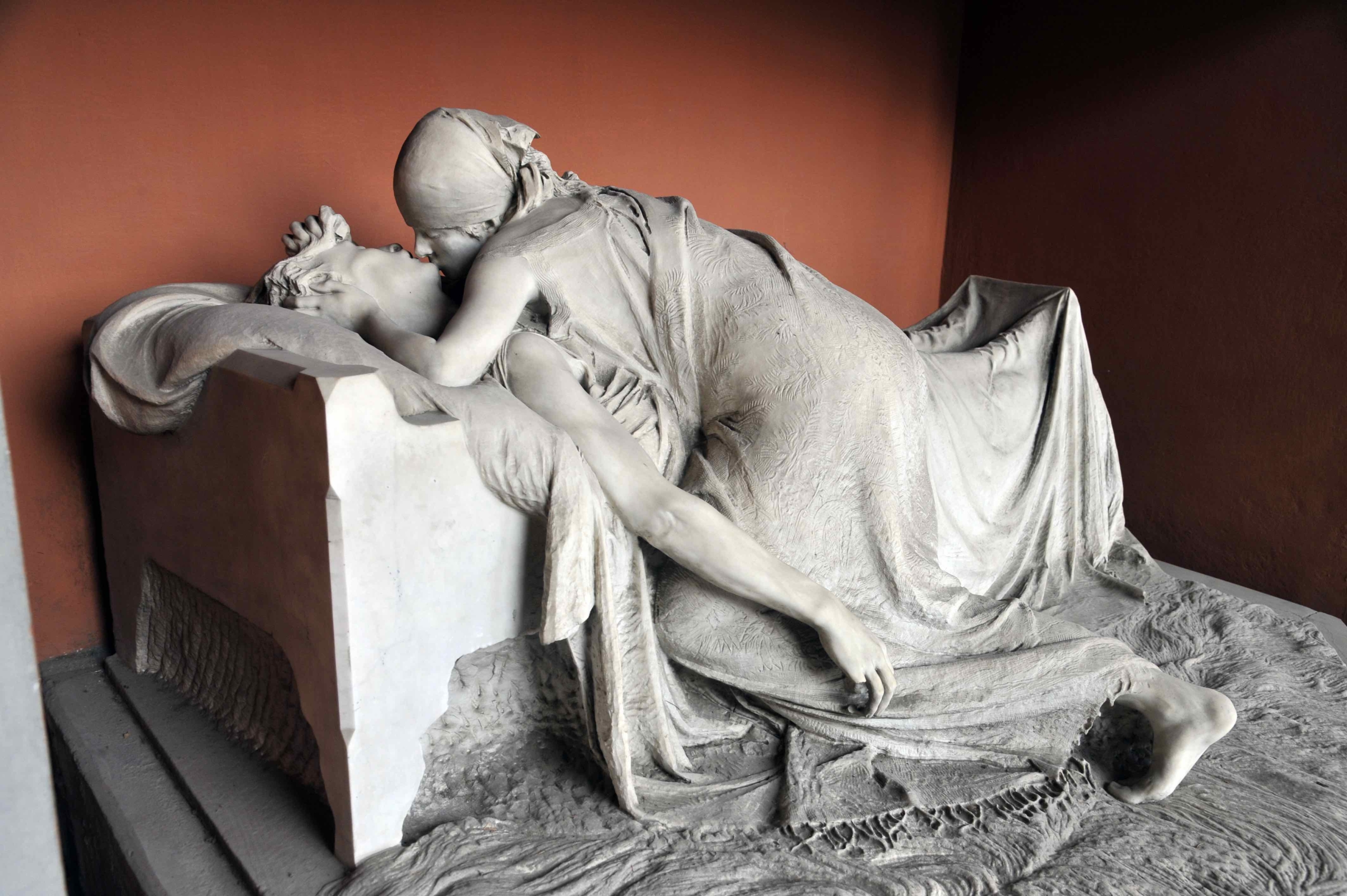 The last kiss, Volonté Vezzoli's grave, Monumental Cemetery